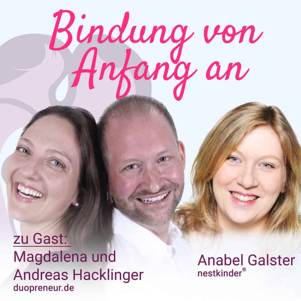 Drei lächelnde Erwachsene vor einem pink-weißen Hintergrund mit einer stilisierten Illustration, darüber der Text „Bindung von Anfang an“. Abgebildet sind Magdalena und Andreas Hacklinger von duopreneur.de sowie Anabel Galster von nestkinder. Die Grafik verweist auf Gespräche über Geburtstrauma, Beratung und einen alternativen Weg durch die Schwangerschaft nach belastenden Geburtserfahrungen.