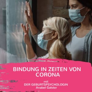 Eine Frau und ein Kind tragen Masken und stehen dicht beieinander am Fenster, während sie nach draußen schauen. Im unteren Bereich weist ein Text auf einen Vortrag zum Thema Bindung in der Corona-Pandemie hin, der von einer Geburtspsychologin gehalten wird und Beratung zu Geburtstraumata sowie Unterstützung bei einer Folge-Schwangerschaft nach einer traumatischen Geburt umfasst.